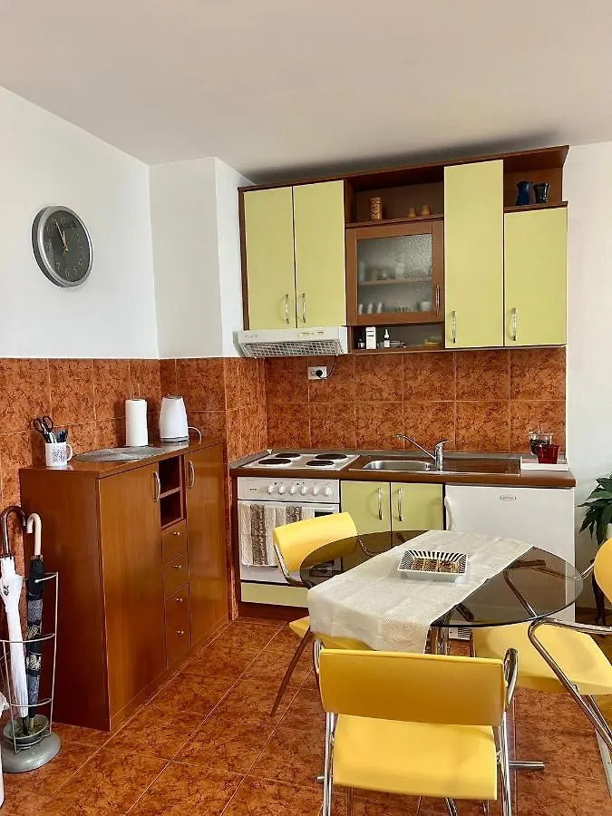 Jj Apartment Split 0*,