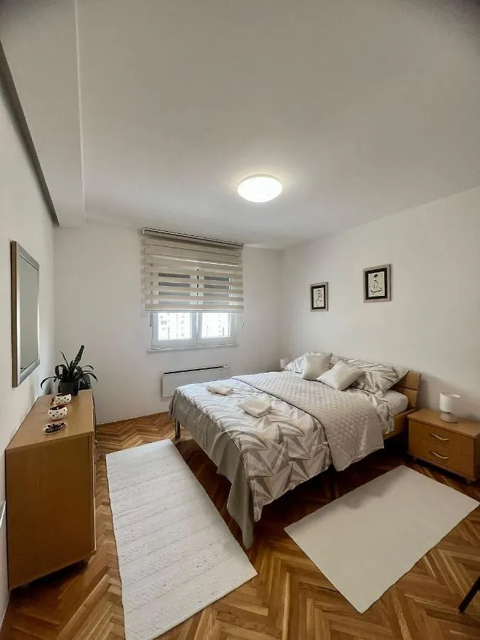 Jj Apartment Split