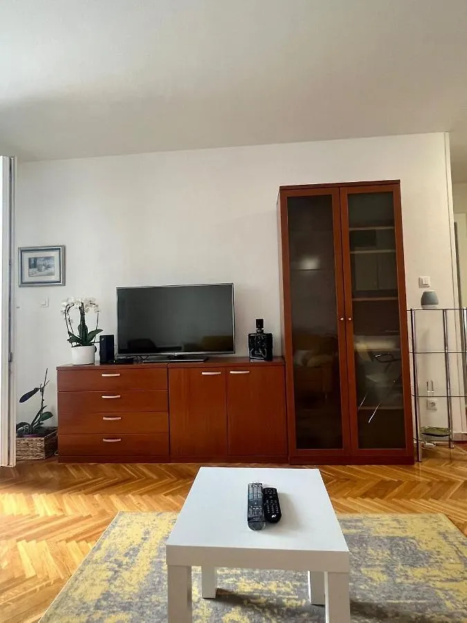 Jj Apartment Split