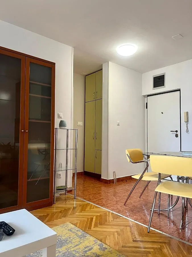 Jj Apartment Split