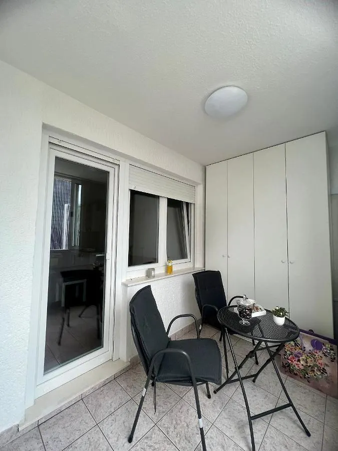 Jj Apartment Split