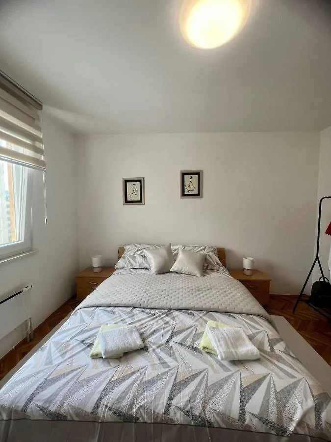 Jj Apartment Split