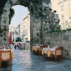 3* Hotell Peristil